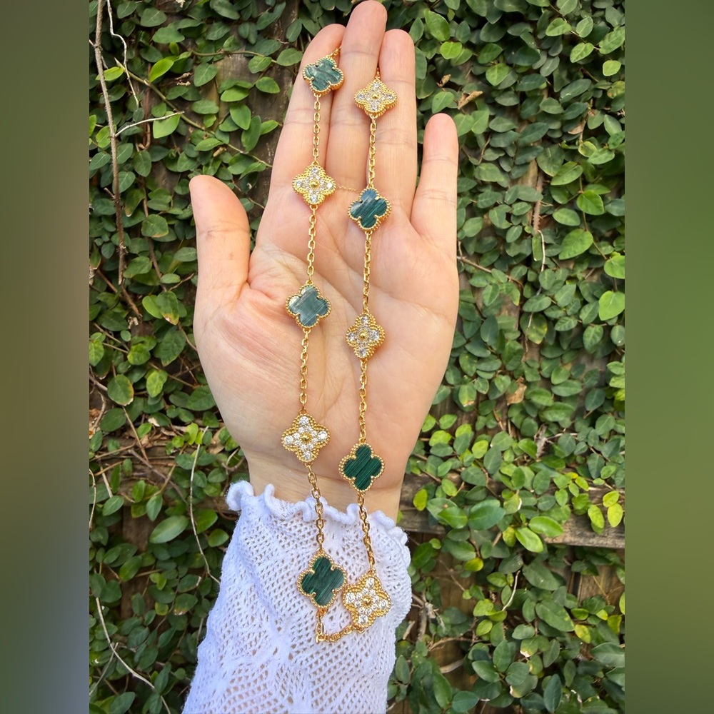 Gold and Green Clover Necklace Luxury Look - Picture 8 of 9